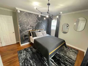 Amazing Bungalow In The City! - Image 3