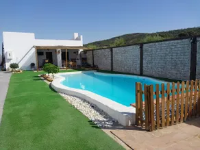 A rural villa on the outskirts - Image 4