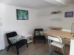 Nice little studio, renovated, center of Cuers - Image 2