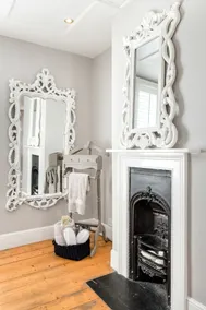 Cosy Fisherman’s Cottage, minutes from High Street, Harbour & Beach - Image 3