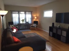The KOHO House. Walk to Downtown 3 Br, 2.5 Bath - Image 3