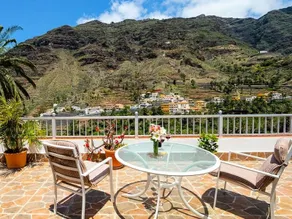 Vacation home with a wonderful terrace - Image 2