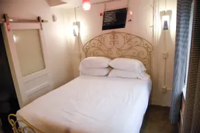 Alabama Boutique Hotel: #5 with Kitchen & TV Room - Image 5