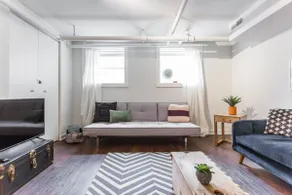 Lovely Chicago Apt | Hip Location w/ Top Food - Image 3