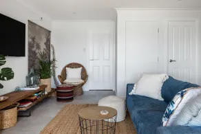 Little Sea Sea, Waterfront Beachside Apartment - Image 5