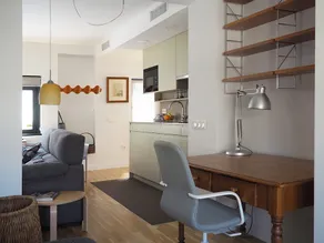Centrally located, bright, quiet and peaceful studio - Image 5