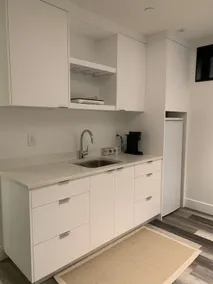 Spacious suite in Kits, AC/total privacy/quiet/UBC - Image 5