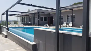 Villa Vickota, luxury accommodation with sea views - Image 3