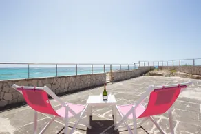 House with direct access to the sea. - Image 4