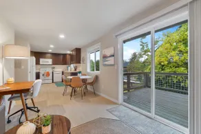 Downtown delight 2bd 1bth w/ free onsite parking - Image 5