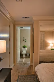 Cozy Room with ”Private” Entrance, quiet neighbhd - Image 4