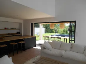 Contemporary home with pool - Image 4