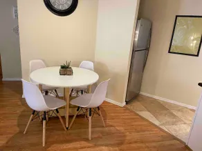 Beautiful, centrally located, super comfy beds! - Image 3