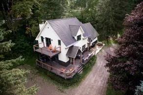 Luxury Creekside Retreat- Walk to HoliMont & Town - Image 2