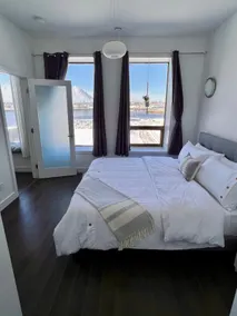 Centrally Located Suite w/ View of the Harbour - Image 5
