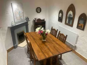 Quaint cottage, Main Street Llandeilo. - Image 3
