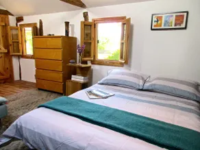 Lavender Lodge in picturesque wine-growing region - Image 4