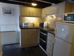 Seaside cottage in heart of picturesque village by the coast path and beaches - Image 5