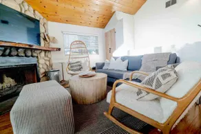 Renovated cabin, close to town, Lake & activities - Image 4