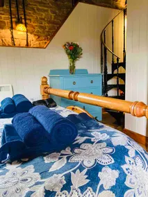 Forest of Dean Romantic & Rustic Holiday Cottage - Image 3