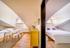 Cozy & Chic Stay in Prime Downtown Location - Image 2