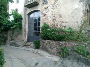 Rustic cottage in a quiet rural neighborhood - Image 4