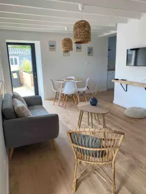 Pretty renovated fisherman's house by the sea - Image 3