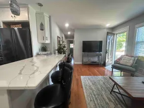 Freshly renovated 1 mile from Downtown Redbank - Image 3