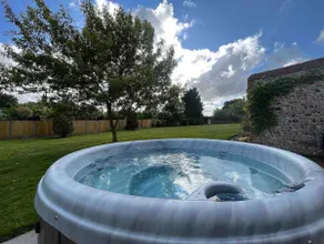 The Norfolk Farmhouse nr coast with hot-tub - Image 2