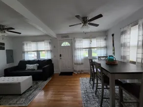 Cozy Beach House - Short walk to Scarborough Beach - Image 3