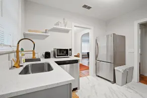Charming San Marco Bungalow, Close to Everything - Image 2