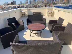 Large Open Floorplan, HUGE Roof Deck, Next to Park - Image 5
