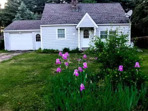 Cottage so close to Old Forge you can see it - Image 2