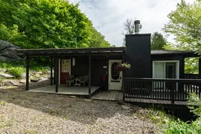 Beautiful Cottage on Bay Lake, Huntsville. - Image 3