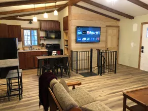 Cabin with hot tub located near hiking trails - Image 4