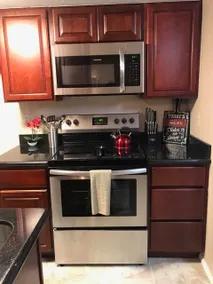 25 minutes from State Farm Stadium. Sleeps 4 - Image 3