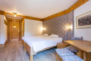 Suite in Hotel Bristol Villars (Renovated Oct 17) - Image 5