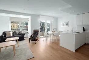 Bright apartment with A/C, parking optional - Image 3