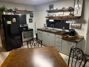 Suite on Sunset Ridge, 26 acres and a small pond. - Image 2
