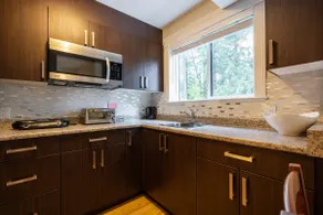 Private suite near U Vic and Cadboro Bay Beach. - Image 5