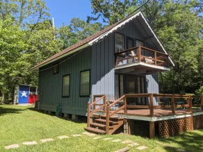Lakeside Cabin in the Sam Houston National Forest - Image 2