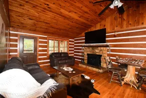 Lakeshore Retreat - Image 2