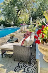 Carriage House Villa and gardens in downtown historic Lexington SC - Image 2