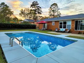 H guesthouse - Master golf vacation home with pool - Image 2