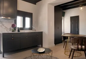 Elegant Studio with Majestic Views, Old Town - Image 3