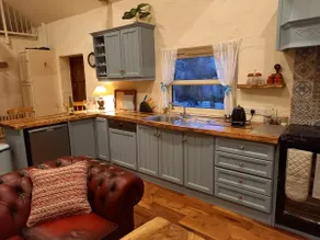 Mary's Bespoke Cottage - Image 3