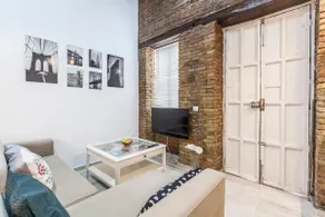 Desing apt in heart of Triana Sevilla - Image 5