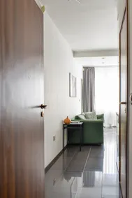 Modern Remote Working Flat: SmartTV & Free Parking - Image 2