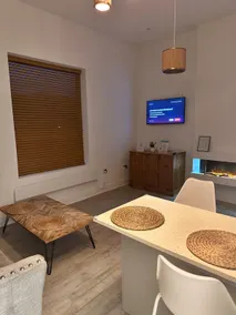 Urban Oasis 2 bed apartment - Image 5