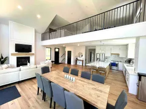 Stunning Lakeview Cottage at Lake Ilse * Games Room * 5 mins to Seba - Sleeps 15 - Image 4